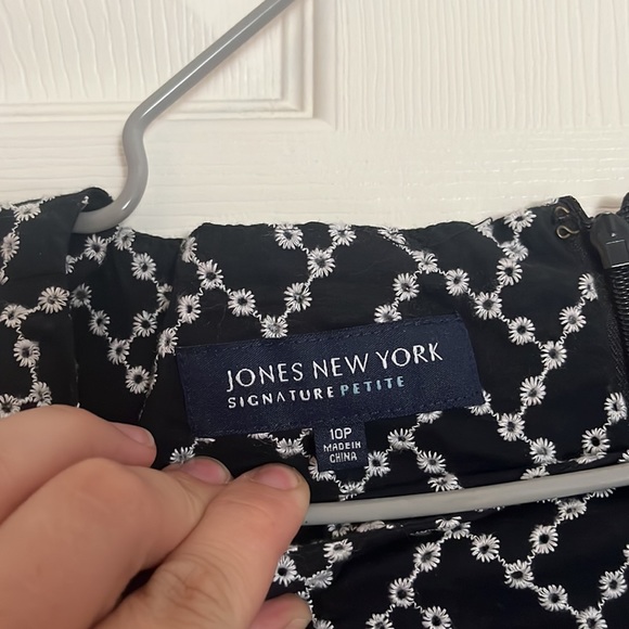 Pattern dress - Picture 3 of 8